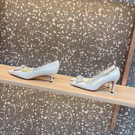 Обувь Valen*tino ONE STUD из серии ONE STUD представляет собой со