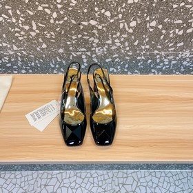 Высокие босоножки Valen*tino ONE STUD из серии ONE STUD. Уникальн