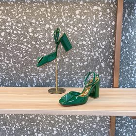 Высокие босоножки Valen*tino ONE STUD из коллекции ONE STUD. Уник