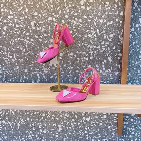 Высокие босоножки Valen*tino ONE STUD из серии ONE STUD. Уникальн