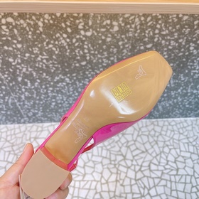 Высокие босоножки Valen*tino ONE STUD из серии ONE STUD. Уникальн