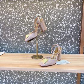 Высокие босоножки Valen*tino ONE STUD из коллекции ONE STUD. Уник