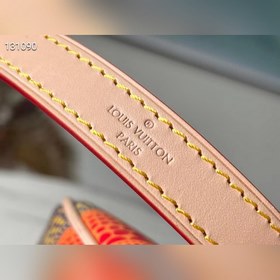 Топ-модель M46470 Японская художница Яёми Кусакама считает тыкву 