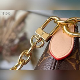 Топ-модель M46470 Японская художница Яёми Кусакама считает тыкву 