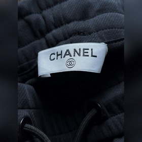 Новые брюки Chanel весна-лето 2023, одновременная продажа на офиц