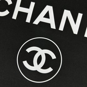 Chanel Модель с коротким рукавом и классическими буквамиз коллекц