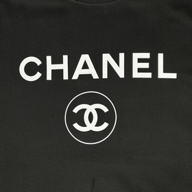 Chanel Модель с коротким рукавом и классическими буквамиз коллекц