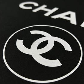 Chanel Модель с коротким рукавом и классическими буквамиз коллекц