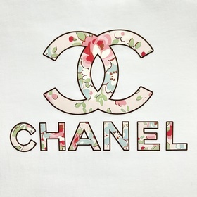 Chanel Модель с коротким рукавом и буквой «Sakura» из коллекции 2