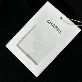 Chanel Модель с коротким рукавом и буквой «Sakura» из коллекции 2
