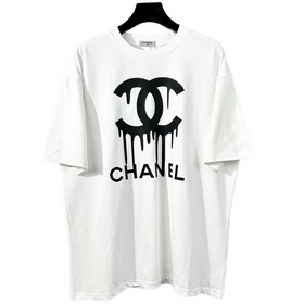Chanel Модель с коротким рукавом и растворяющимися буквамиз колле