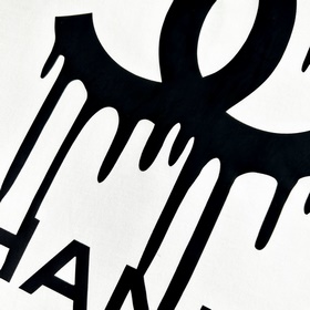 Chanel Модель с коротким рукавом и растворяющимися буквамиз колле