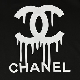 Chanel Модель с коротким рукавом и растворяющимися буквамиз колле