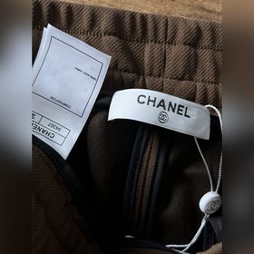 Новые брюки Chanel весна-лето 2023, одновременный выпуск на офици