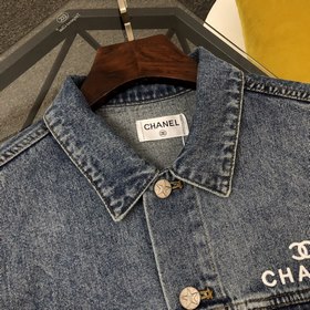 Chanel Маленькая Шанель 2023 Новая модель джинсовой куртки с выши