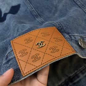 Chanel Маленькая Шанель 2023 Новая модель джинсовой куртки с выши