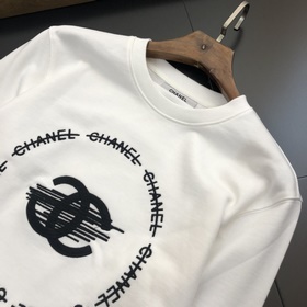 Свитер с вышитыми буквами C от Chanel*22S для осени зимы, одинако