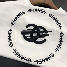 Свитер с вышитыми буквами C от Chanel*22S для осени зимы, одинако