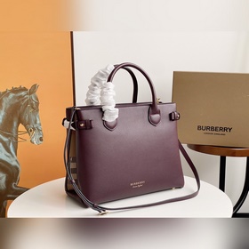 Классическая сумка-тоут среднего размера от Burberry не нуждается