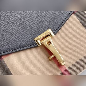 Это самая изысканная и правильно скроенная сумка через плечо от б