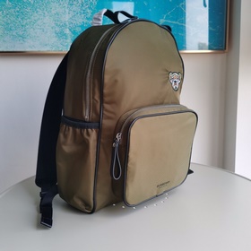 Новый нейлоновый рюкзак с вышивкой от Burberry. Рюкзак TB серии T