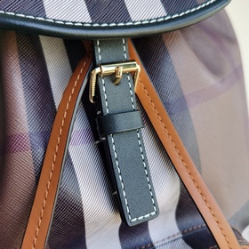 Новый рюкзак Burberry с классическим клетчатым узором бренда и эл