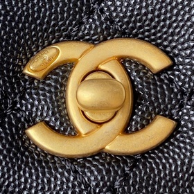 23p Chanel модель 92990  Сумка с крышкой. В этом сезоне очень по