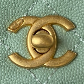 23p Chanel модель 92990  Сумка с крышкой. В этом сезоне очень по