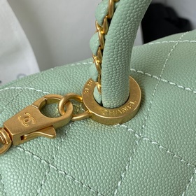 23p Chanel модель 92990  Сумка с крышкой. В этом сезоне очень по