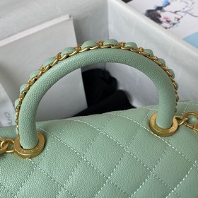 23p Chanel модель 92990  Сумка с крышкой. В этом сезоне очень по