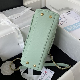 23p Chanel модель 92990  Сумка с крышкой. В этом сезоне очень по