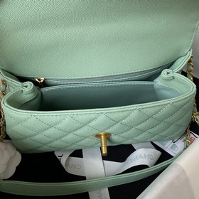 23p Chanel модель 92990  Сумка с крышкой. В этом сезоне очень по