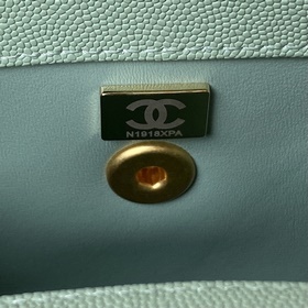 23p Chanel модель 92990  Сумка с крышкой. В этом сезоне очень по
