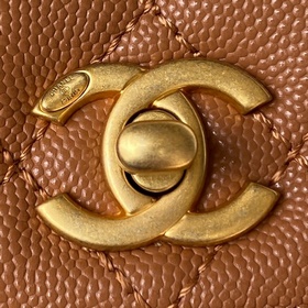23p Chanel модель 92990  Сумка с крышкой. В этом сезоне очень по