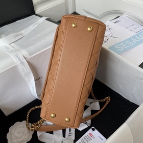 23p Chanel модель 92990  Сумка с крышкой. В этом сезоне очень по