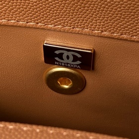 23p Chanel модель 92990  Сумка с крышкой. В этом сезоне очень по