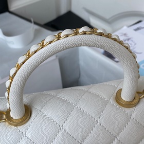 23p Chanel модель 92990  Сумка с крышкой. В этом сезоне очень по