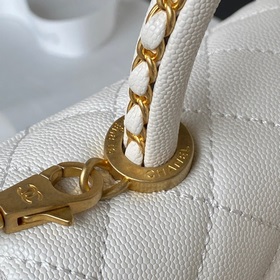 23p Chanel модель 92990  Сумка с крышкой. В этом сезоне очень по