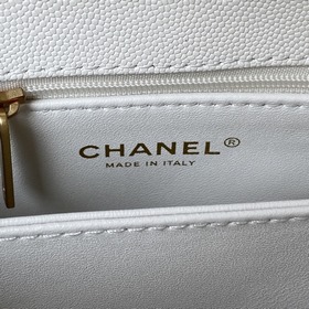 23p Chanel модель 92990  Сумка с крышкой. В этом сезоне очень по