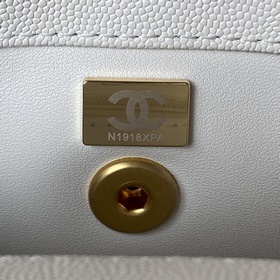 23p Chanel модель 92990  Сумка с крышкой. В этом сезоне очень по
