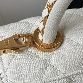 23p Chanel модель AS2215  мини-сумка с крышкой. В этом сезоне о