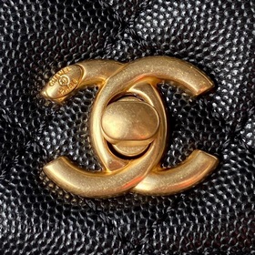 23p Chanel модель AS2215  мини-сумка с крышкой. В этом сезоне о