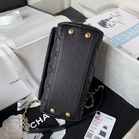 23p Chanel модель AS2215  мини-сумка с крышкой. В этом сезоне о