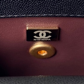 23p Chanel модель AS2215  мини-сумка с крышкой. В этом сезоне о