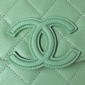 Chanel 23P — скрытый бестселлер, сумка-седло. Очень ограниченный 