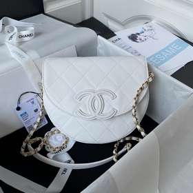 Chanel 23P — скрытый бестселлер, сумка-седло. Очень ограниченный