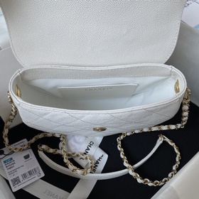Chanel 23P — скрытый бестселлер, сумка-седло. Очень ограниченный 