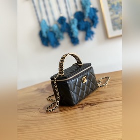 Новая модель 2023p Новая кожаная сумка Chanel с ручкой и буквой, 