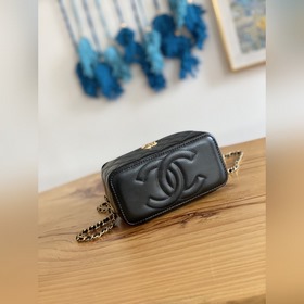 Новая модель 2023p Новая кожаная сумка Chanel с ручкой и буквой, 