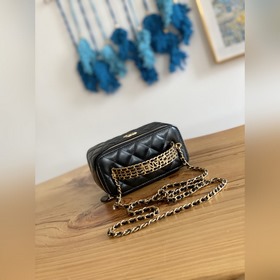 Новая модель 2023p Новая кожаная сумка Chanel с ручкой и буквой, 